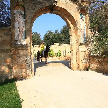 منتجع Eden Country